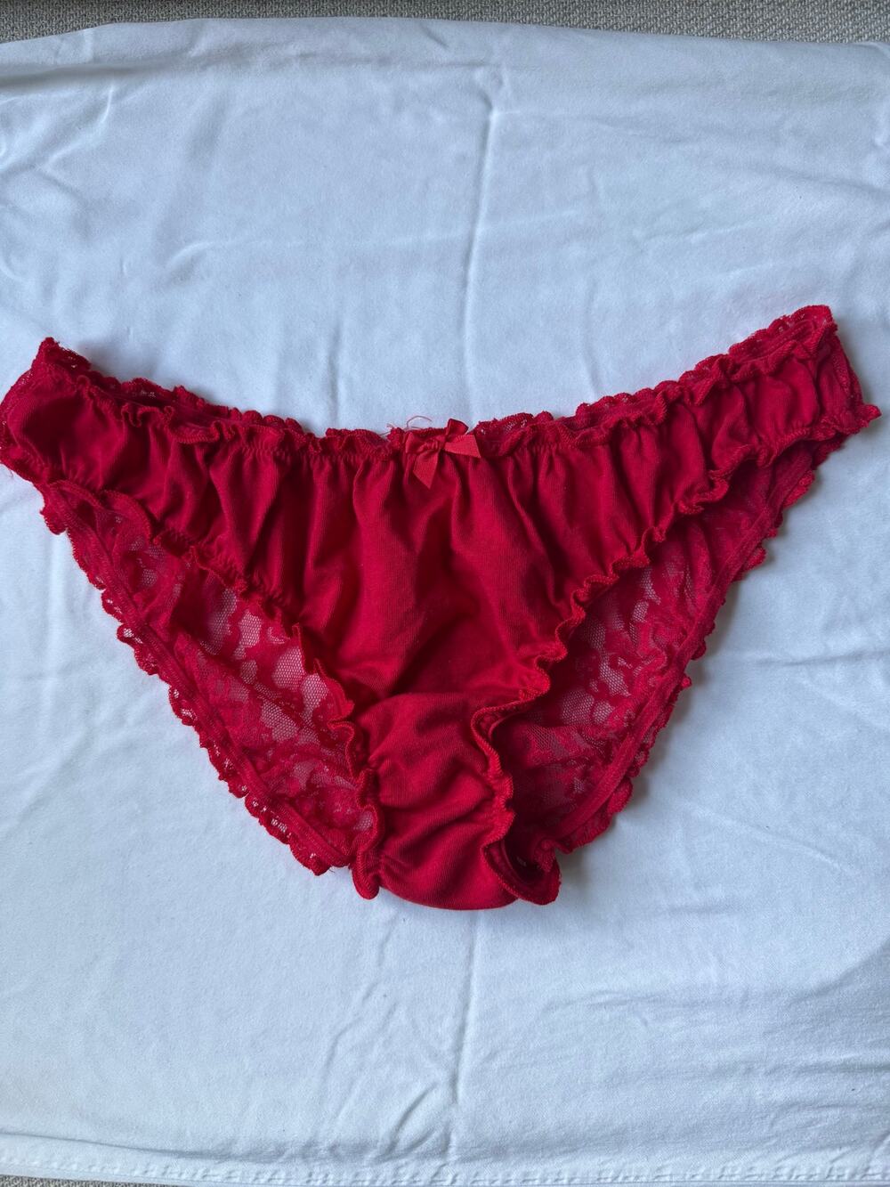 NWOT Victoria’s Secret Vintage 2014 Red Lace Low Rise Bikini Panty Ruffle Trim M
